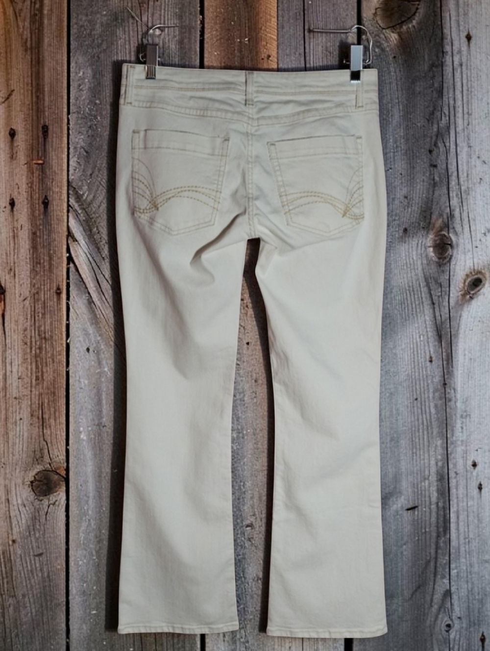 H&M Divided Women's Size-12 Cream Flare Jeans In Like New Condition.